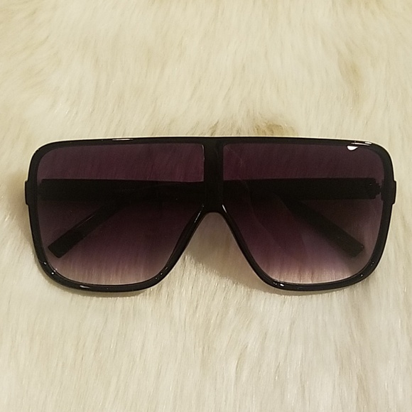 Sunglasses - Picture 4 of 5